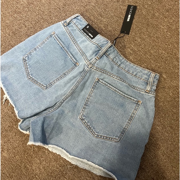 Fashion nova Ripped non stretch Denim shorts - size 9 - Picture 4 of 4